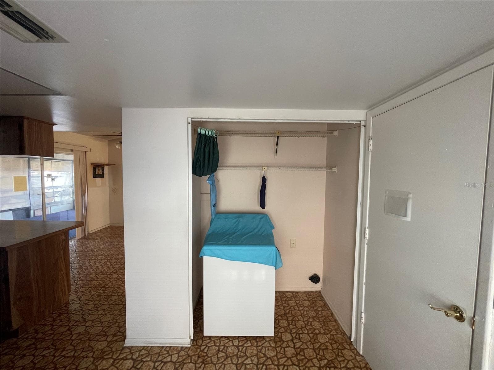 Washer/Dryer Closet - 11001 SUNSWEPT PL, TAMPA