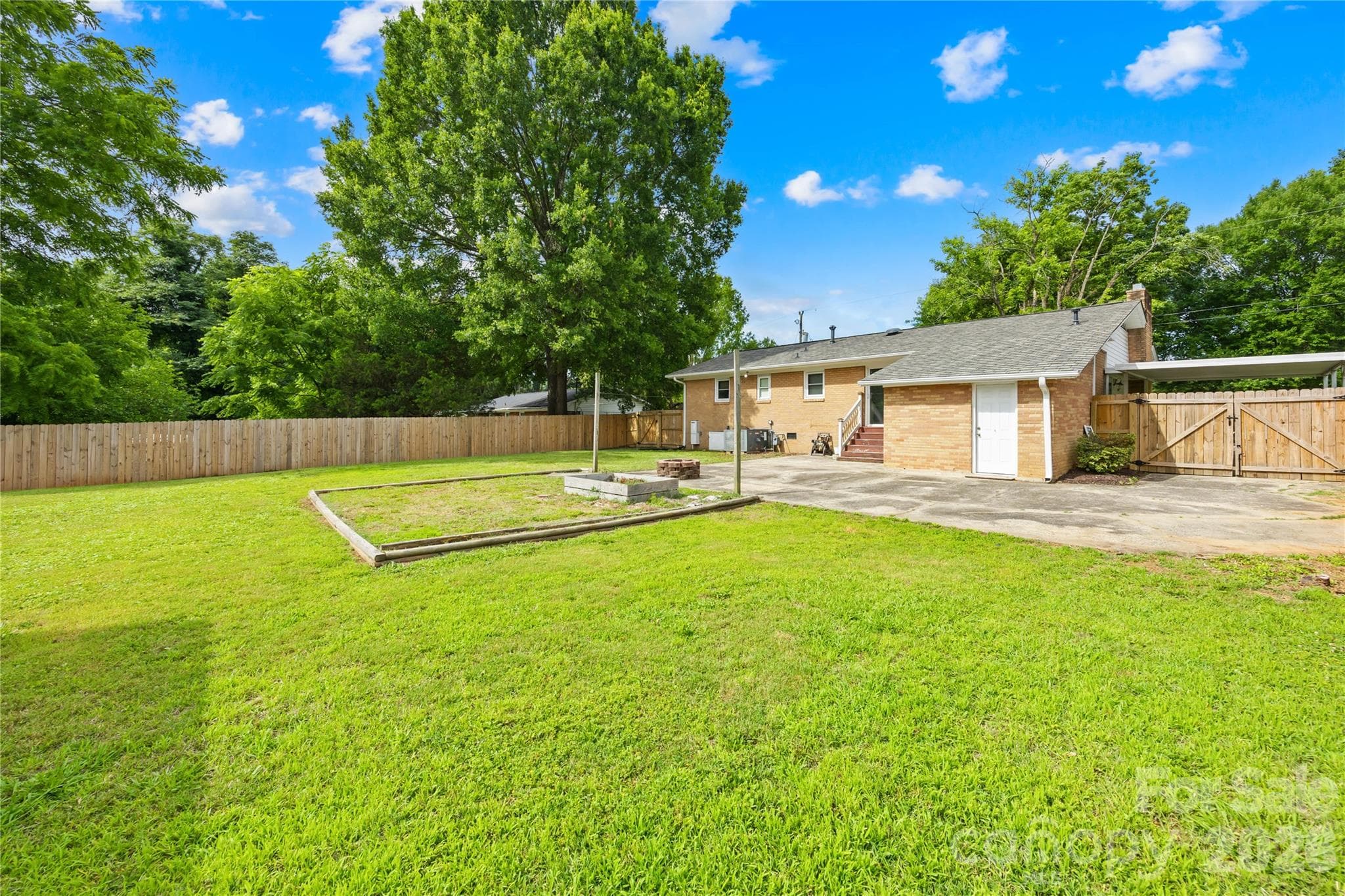 Single Family Residence at 205 Gaddis Drive, Mount Holly, photo 6 of 34