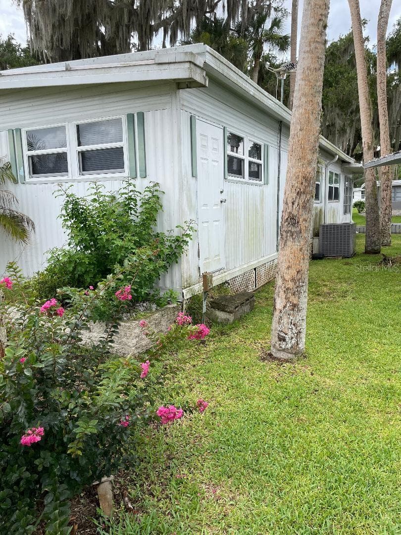 Mobile Home at 112 PALM DR #B, EUSTIS, photo 5 of 26