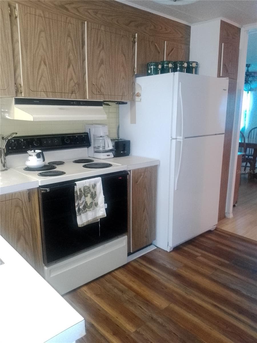 Mobile Home at 112 PALM DR #B, EUSTIS, photo 6 of 26