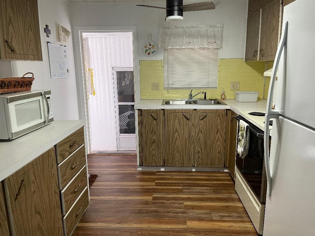 Mobile Home at 112 PALM DR #B, EUSTIS, photo 7 of 26