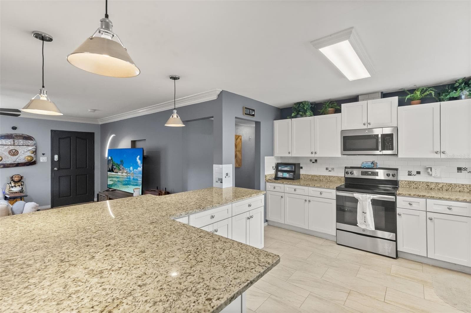 Single Family Residence at 920 ALICIA AVE, TAMPA, photo 13 of 45