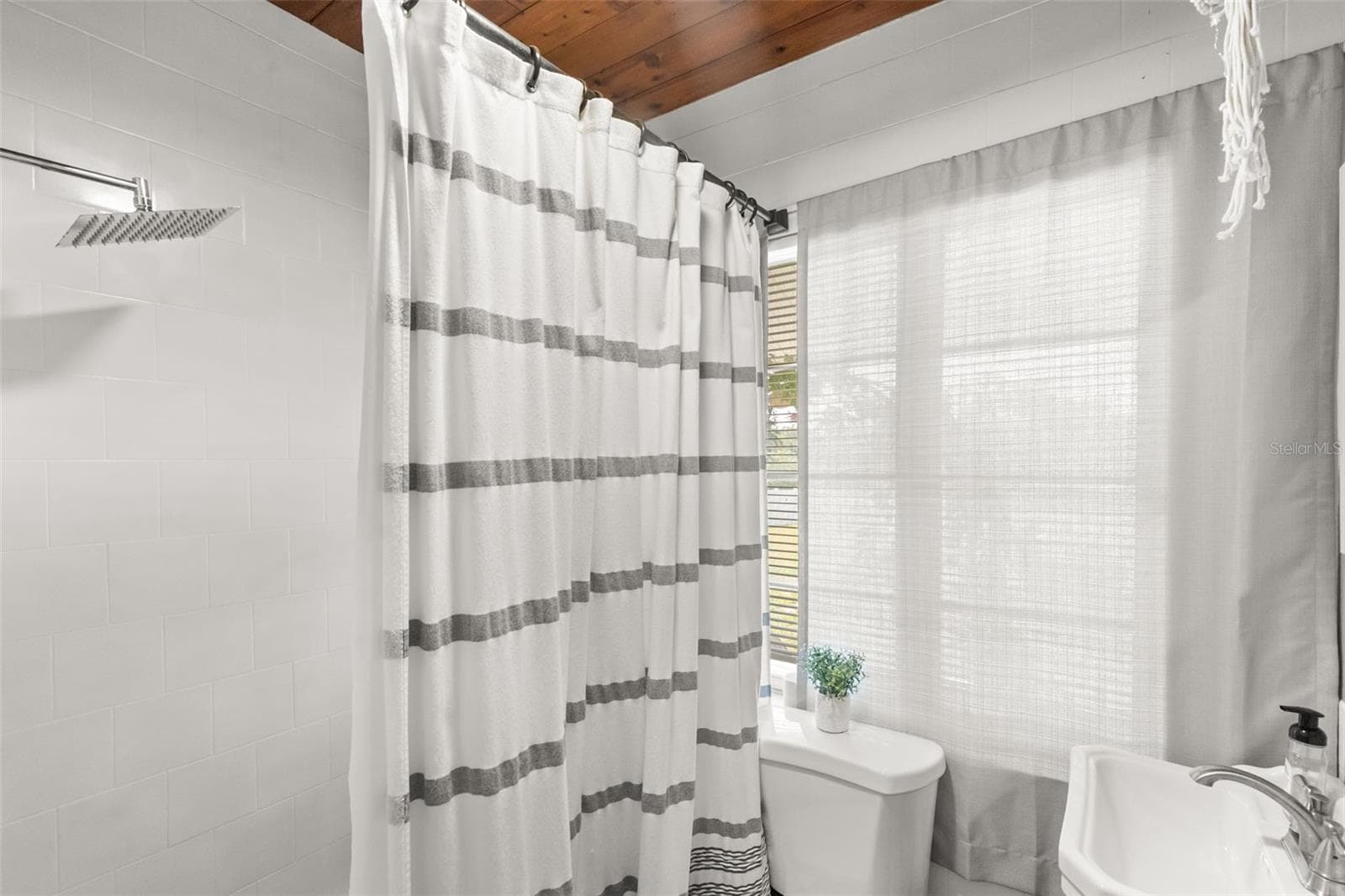 Single Family Residence at 920 ALICIA AVE, TAMPA, photo 21 of 45