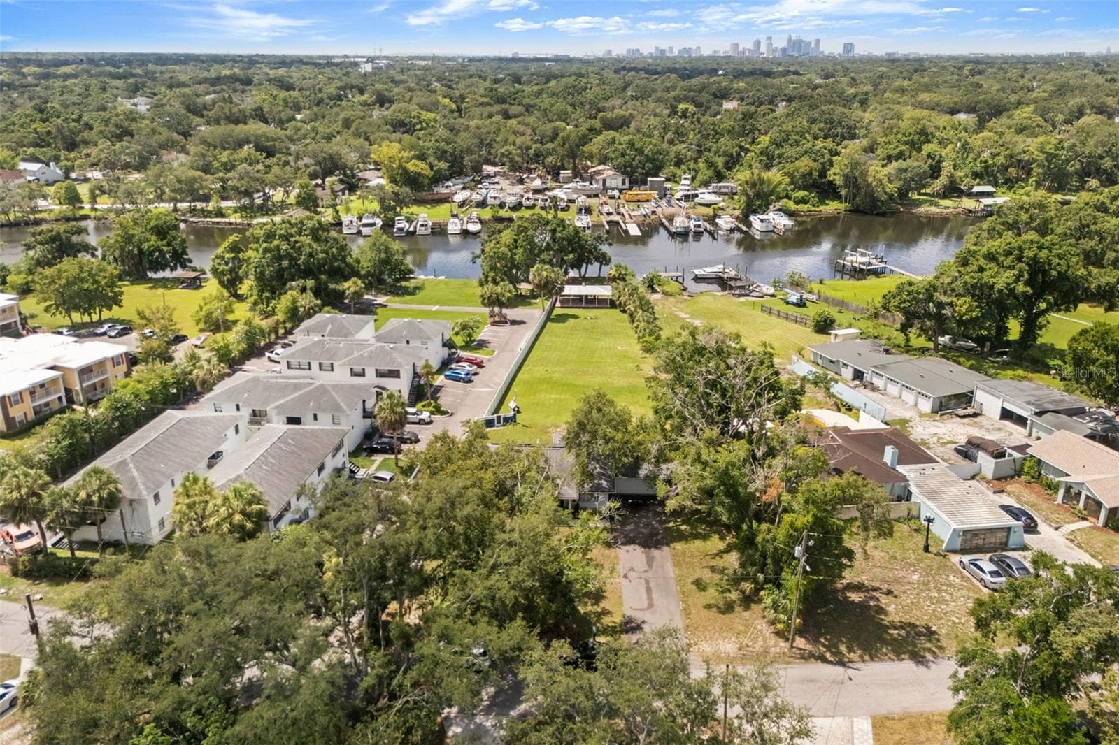 Single Family Residence at 920 ALICIA AVE, TAMPA, photo 38 of 45
