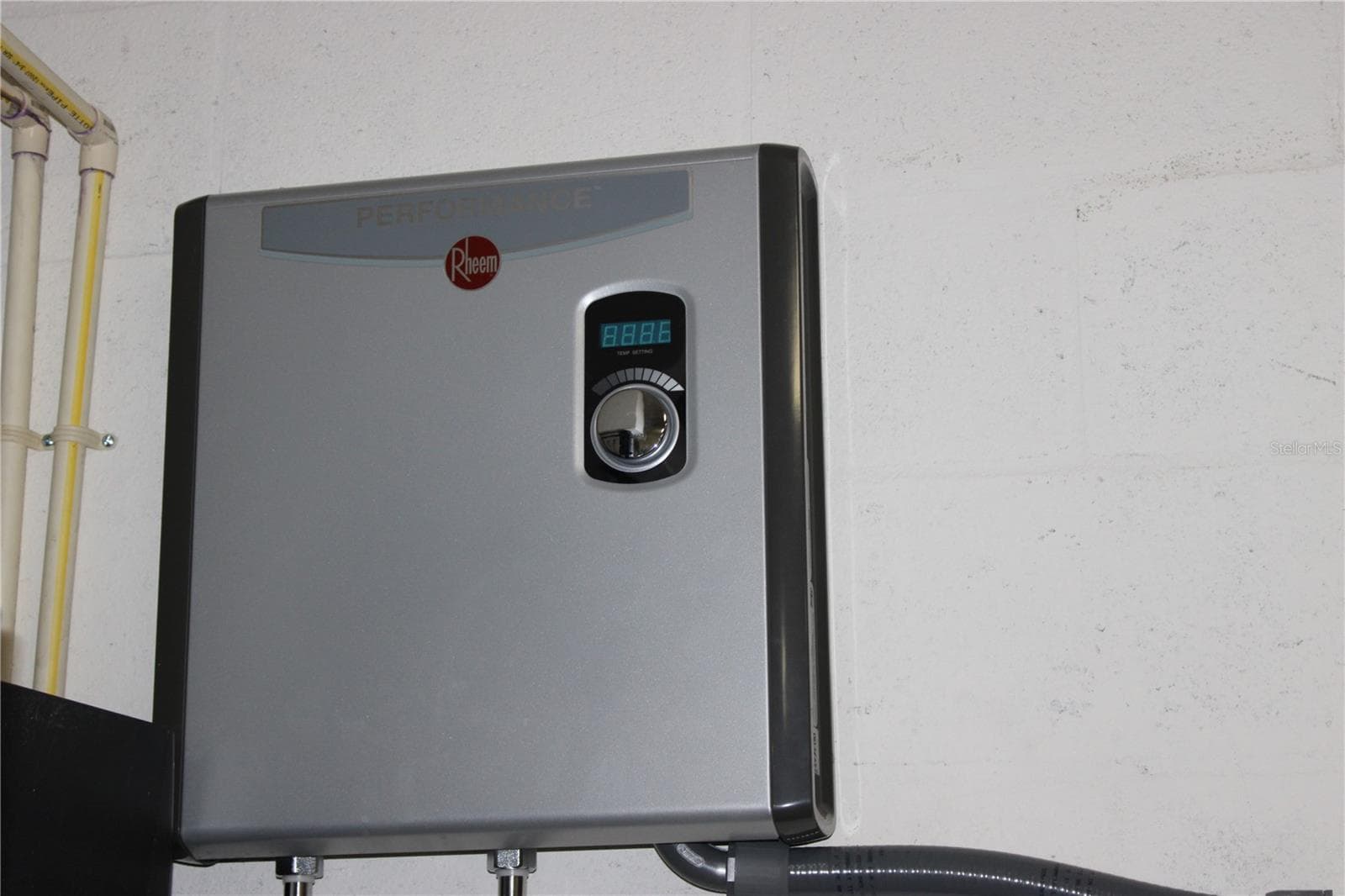 Tankless water heater 2022 - 433 YORK DALE DR, RUSKIN