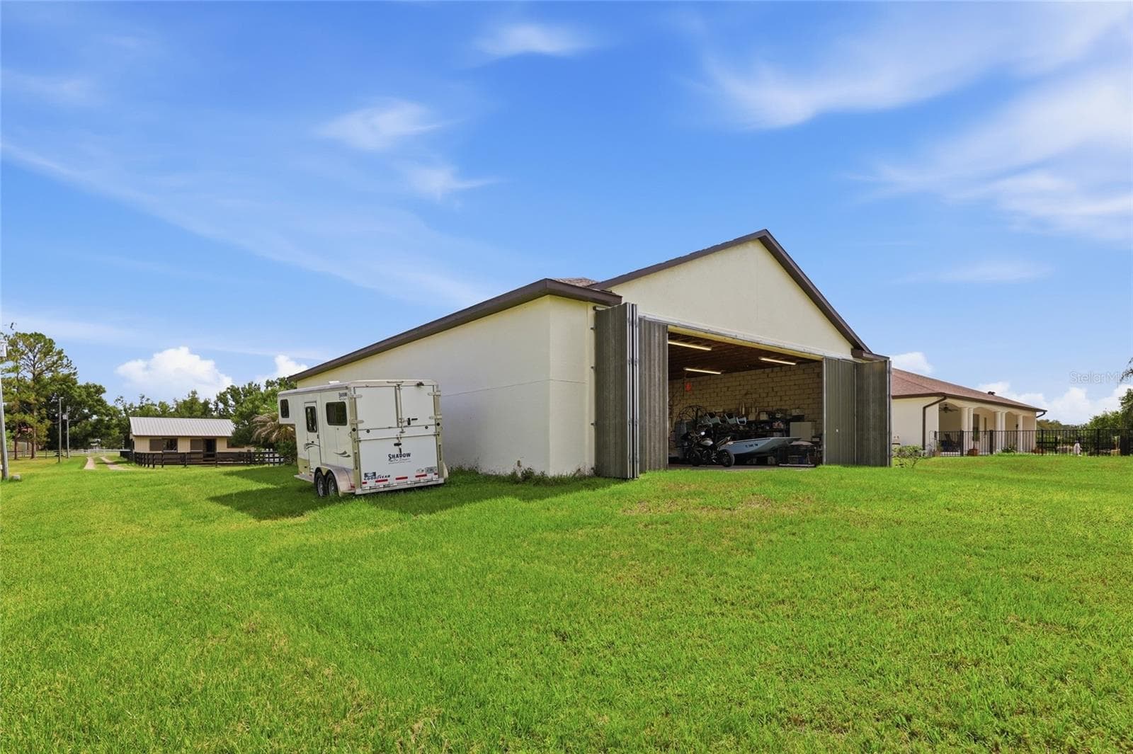 bi-fold aviation door with direct access to runway - 4460 RUNWAY LN, ST CLOUD