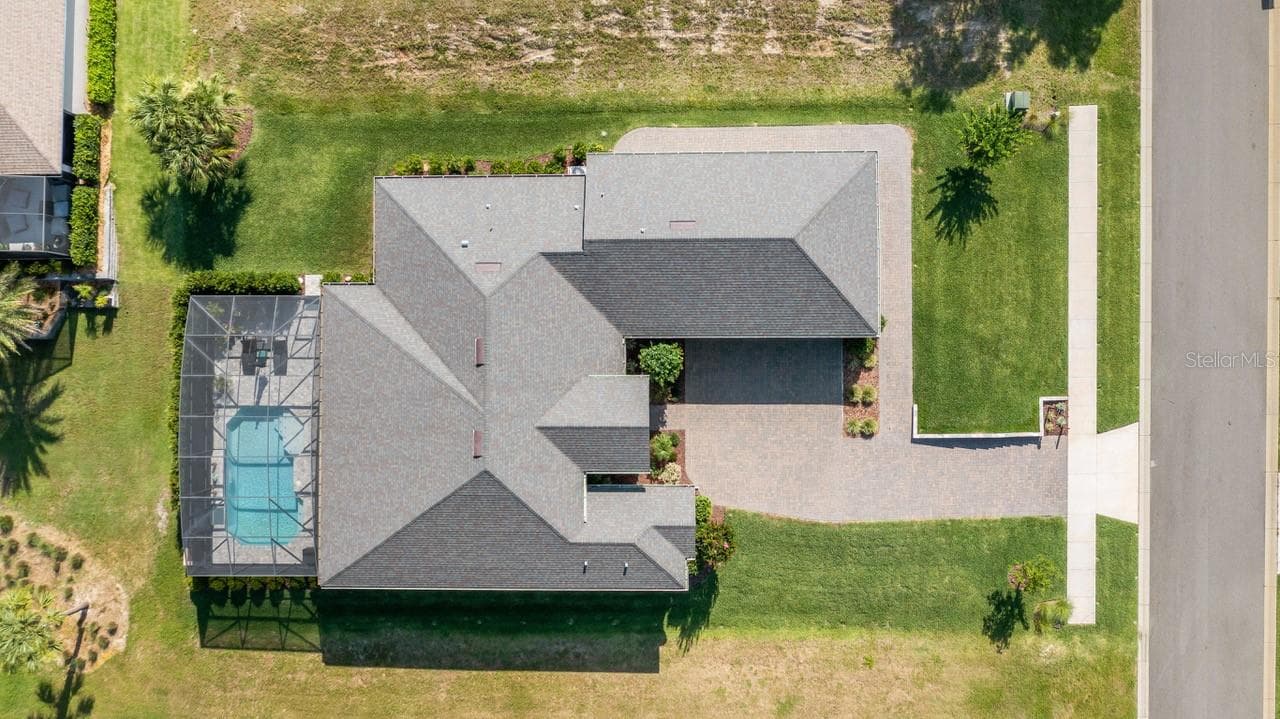 3 Bedrooms. 3 Bathrooms. 3 Car Garage plus Golf Cart Garage - 4008 PINNACLE PLACE CT, LADY LAKE