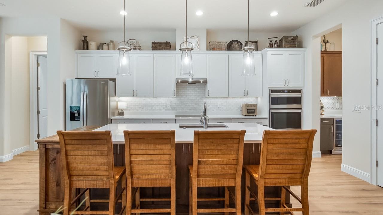 Chef's Kitchen featuring a 8'x5' Island - 4008 PINNACLE PLACE CT, LADY LAKE