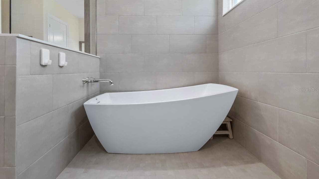 Soaking Tub - 4008 PINNACLE PLACE CT, LADY LAKE