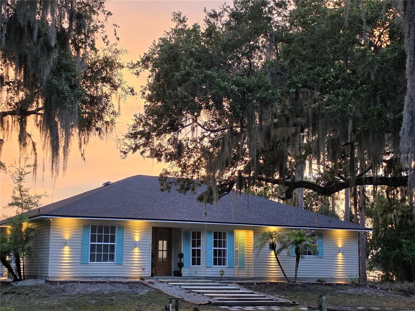 560 EDEN DR