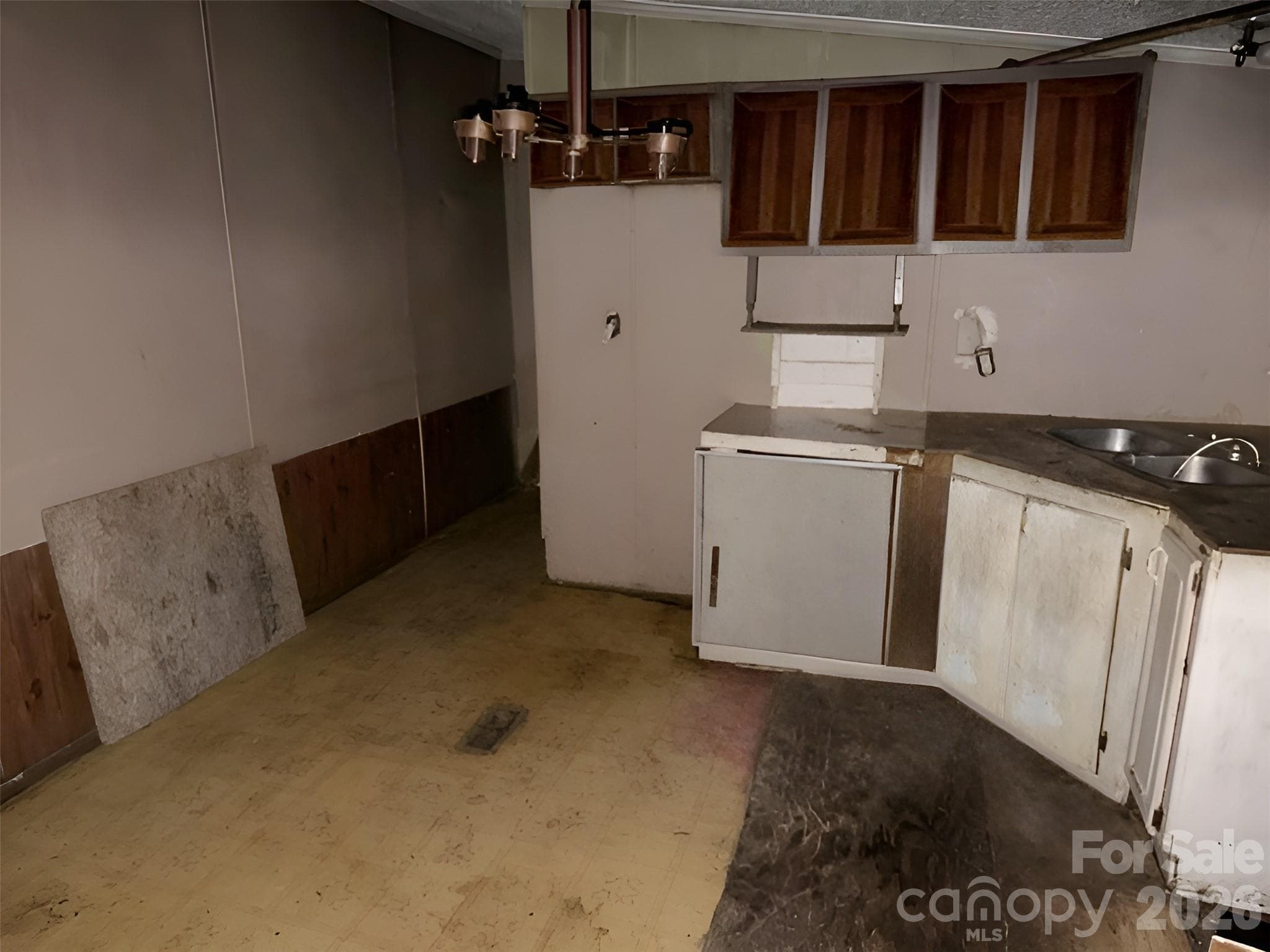 Single Family Residence at 120 Kings Forest Drive, Kings Mountain, photo 7 of 15