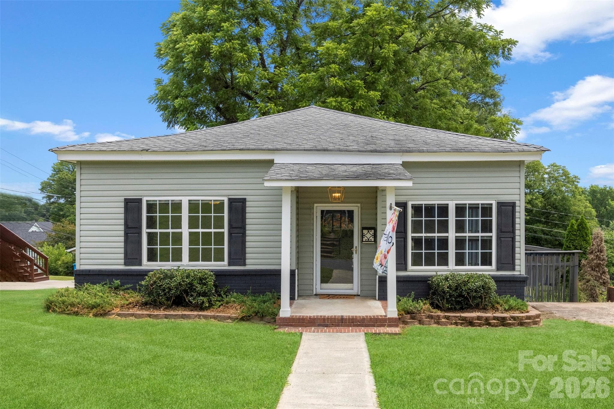 Single Family Residence at 116 7th Street, Cramerton, photo 2 of 31