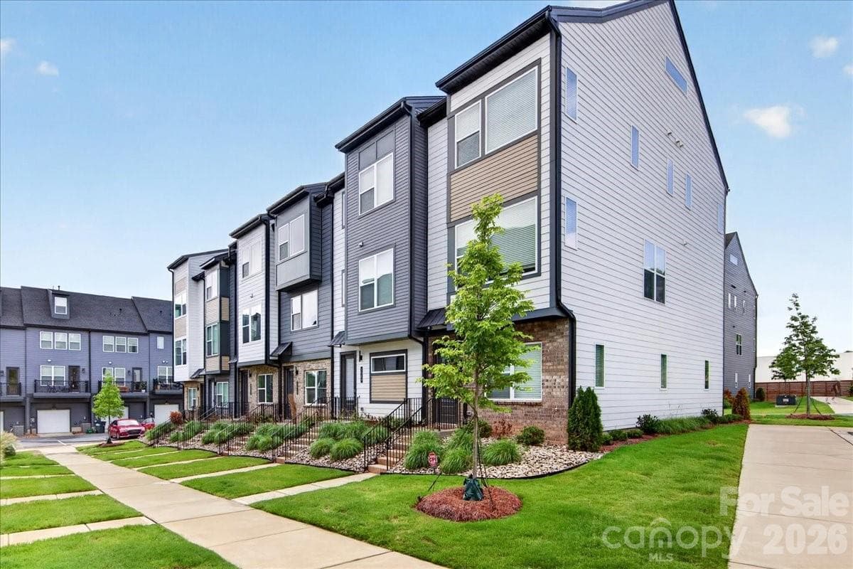 Low maintenance living with a community pickleball court - Charlotte