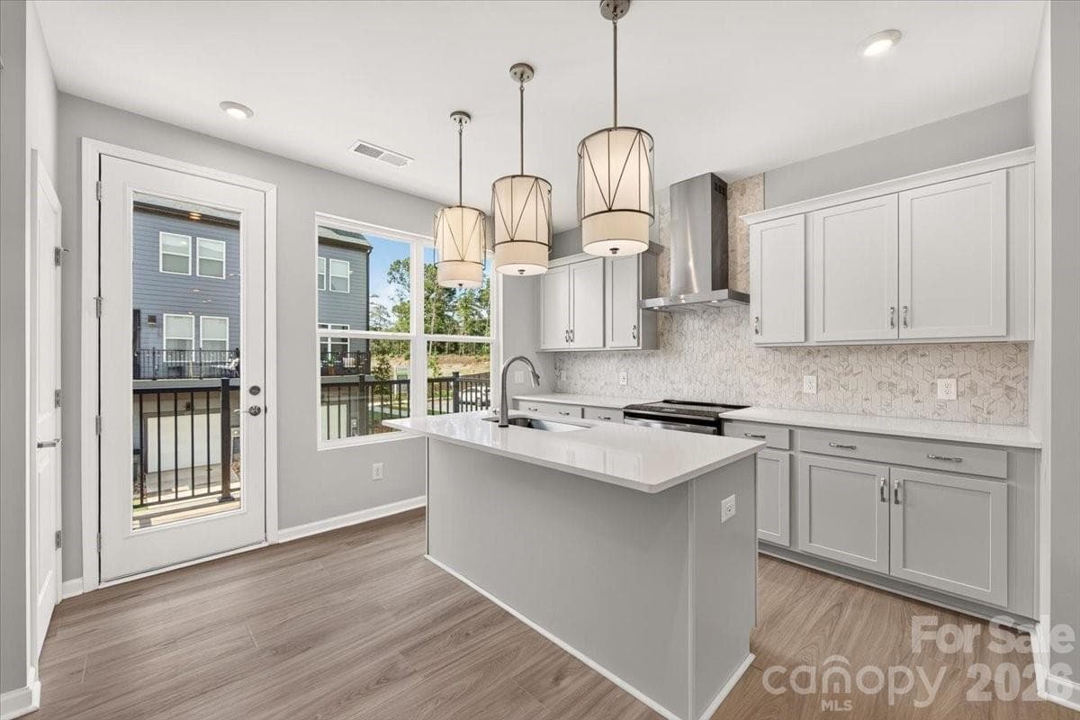 Light filled kitchen - Charlotte
