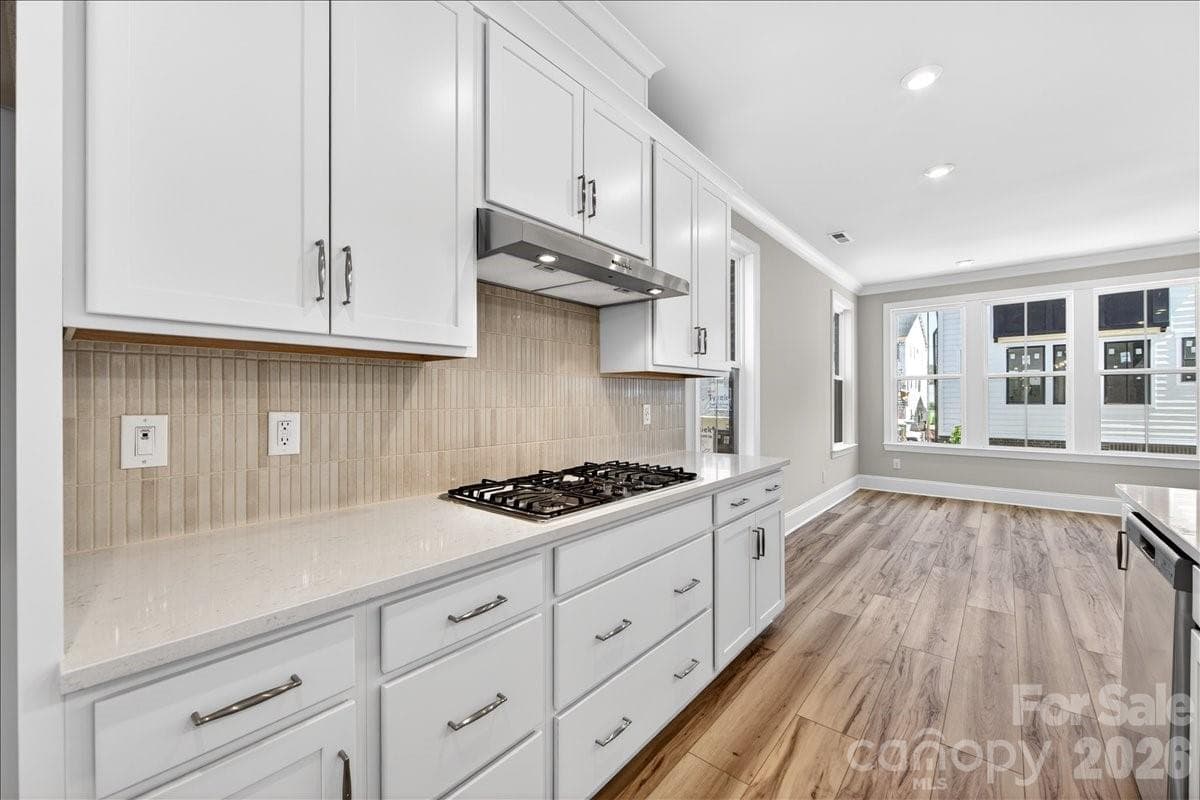 Gourmet kitchen with gas cooktop - 12015 Elsa Lane, Charlotte