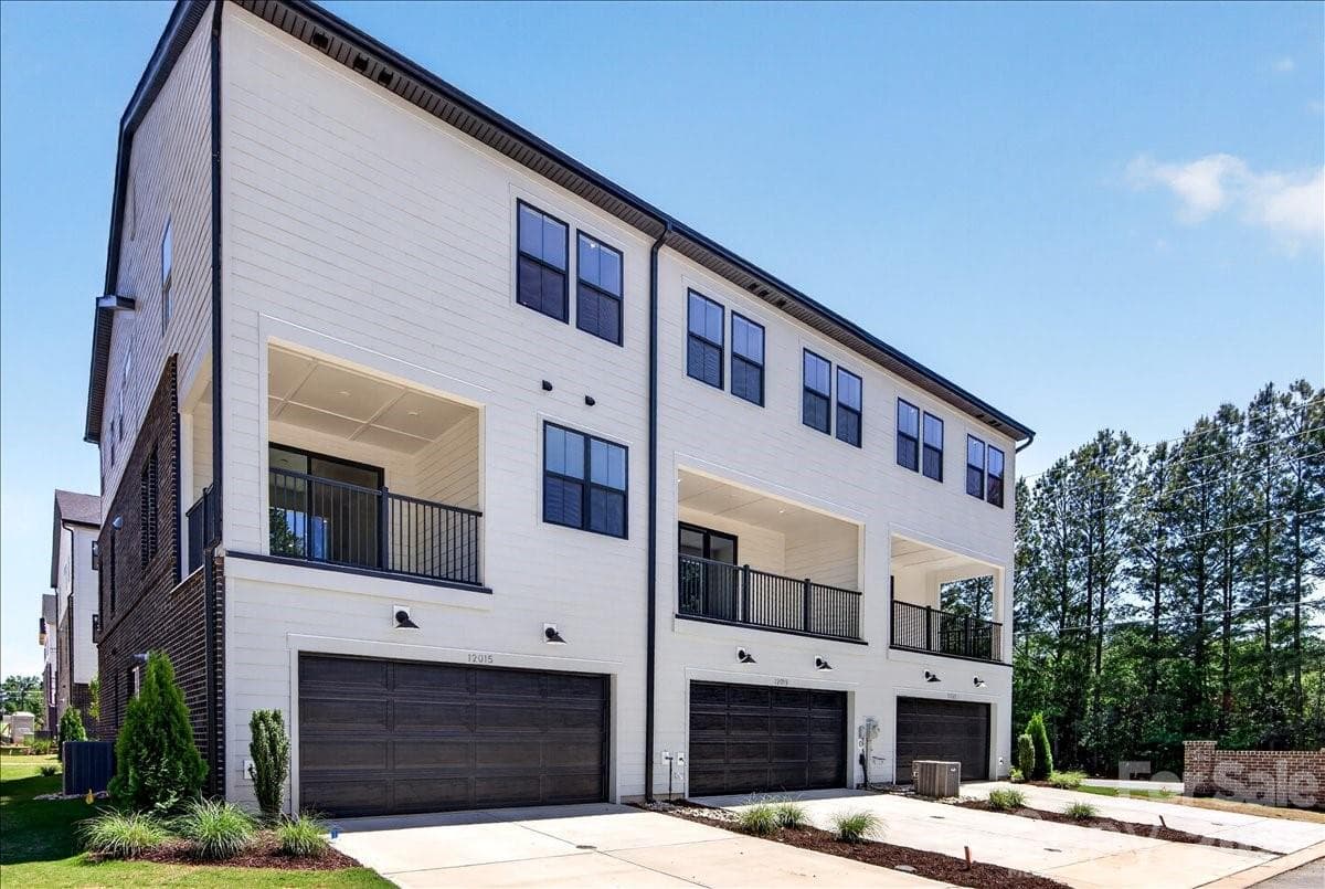 Rear load 2 bay garage - 12015 Elsa Lane, Charlotte