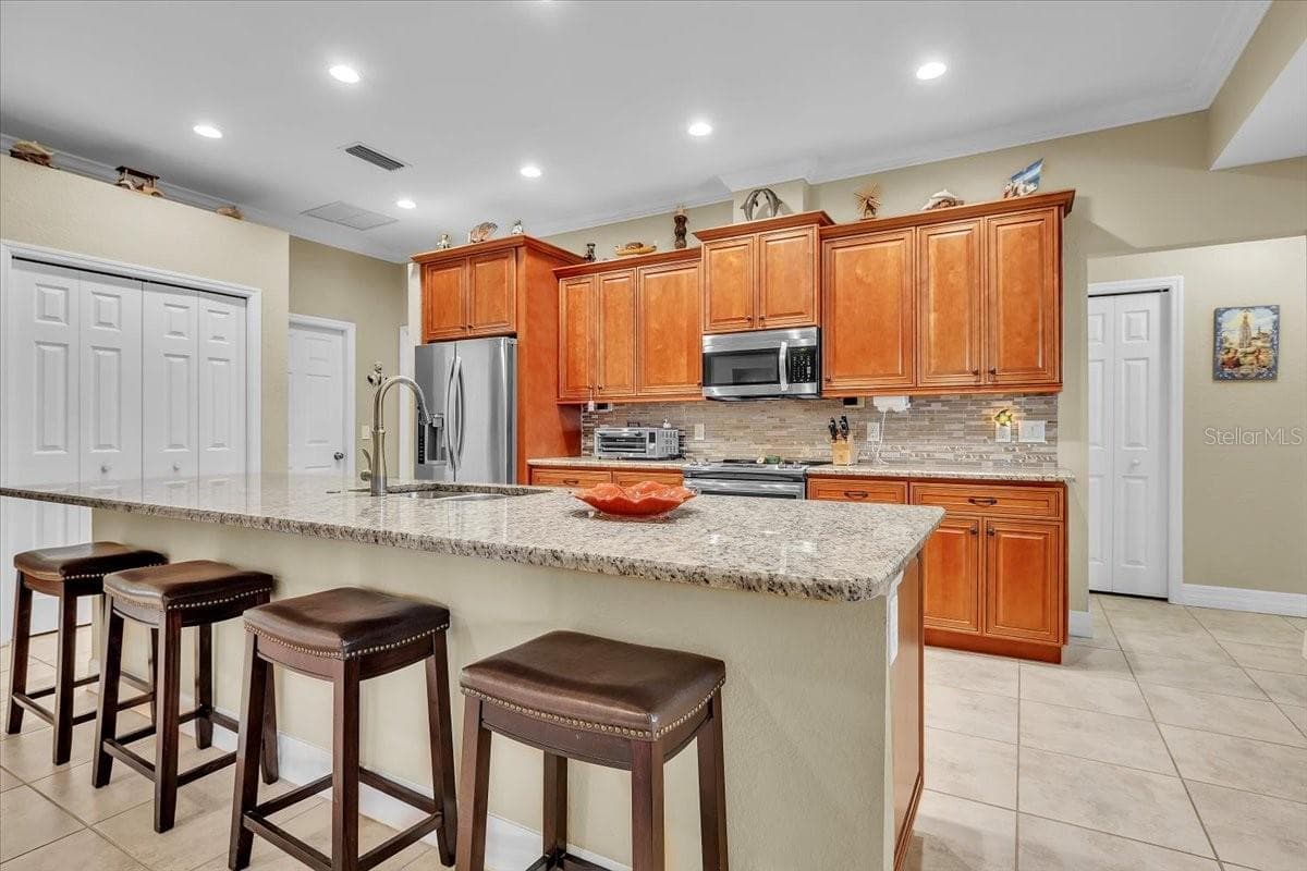Single Family Residence at 11614 SW COURTLY MANOR DR, LAKE SUZY, photo 13 of 49