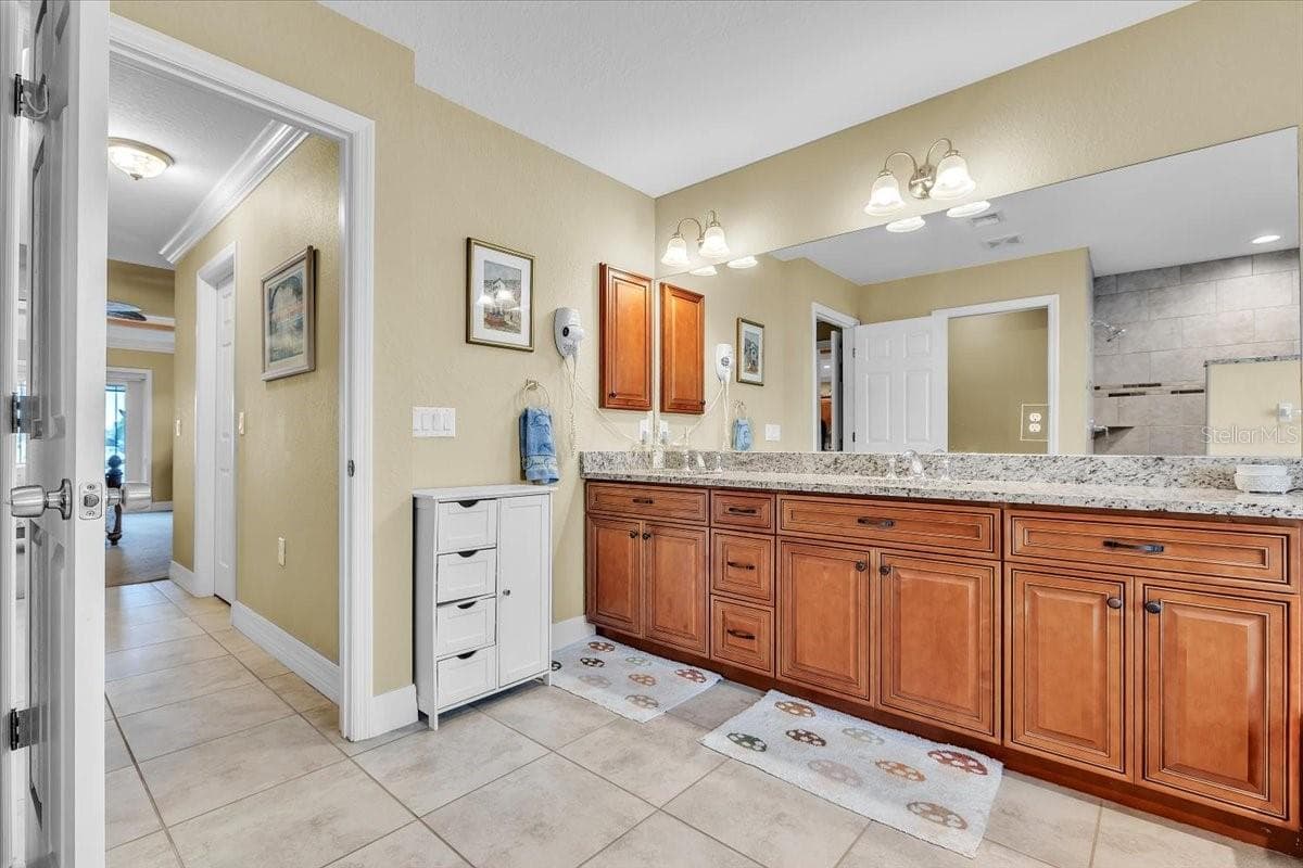 Single Family Residence at 11614 SW COURTLY MANOR DR, LAKE SUZY, photo 21 of 49