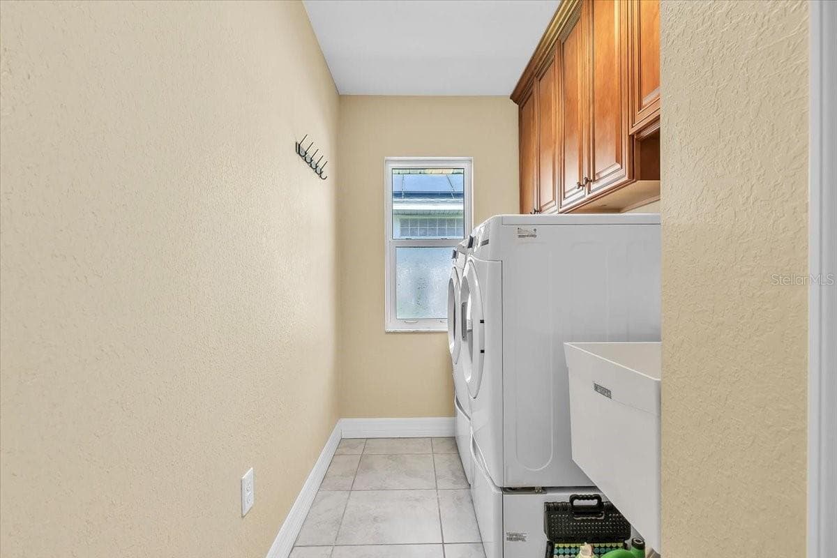 Single Family Residence at 11614 SW COURTLY MANOR DR, LAKE SUZY, photo 29 of 49