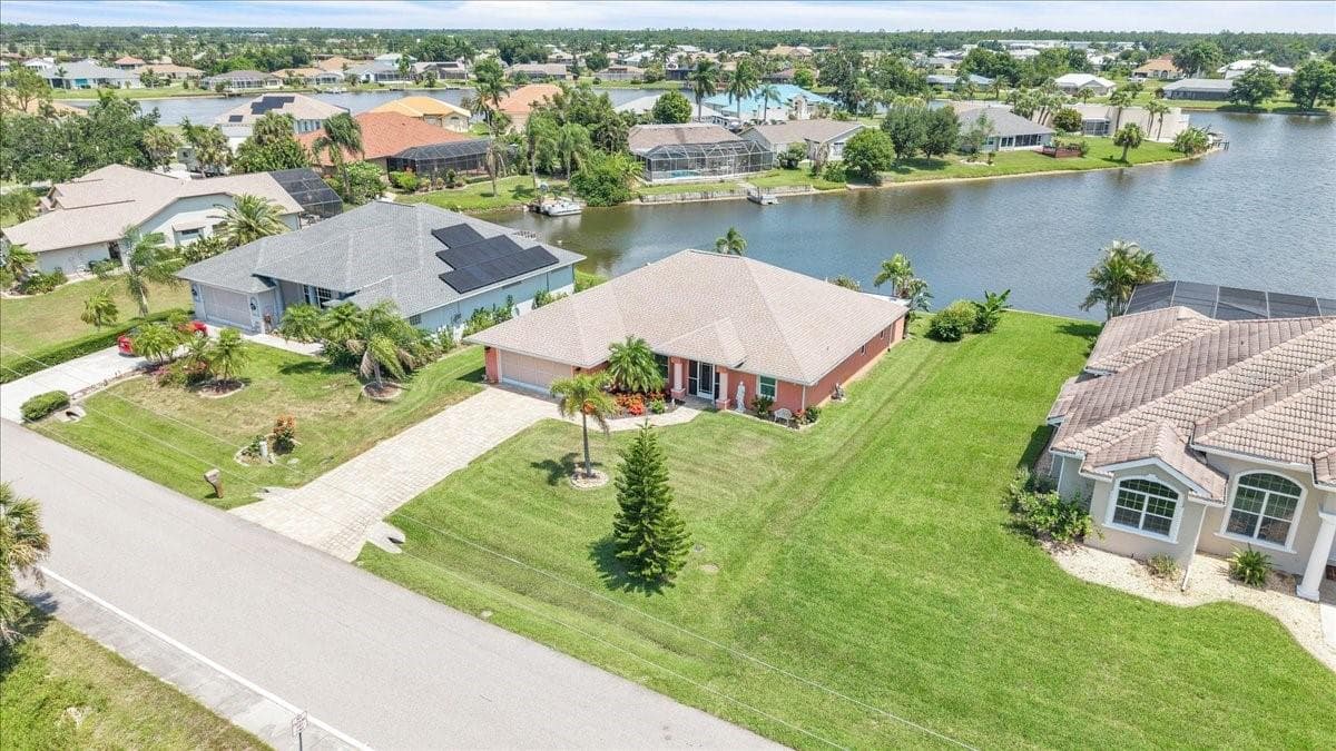 Single Family Residence at 11614 SW COURTLY MANOR DR, LAKE SUZY, photo 47 of 49