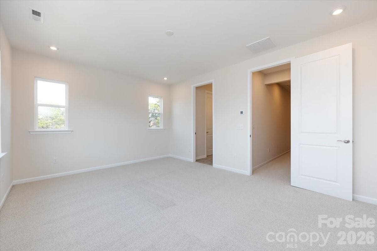 Light filled primary suite - Charlotte