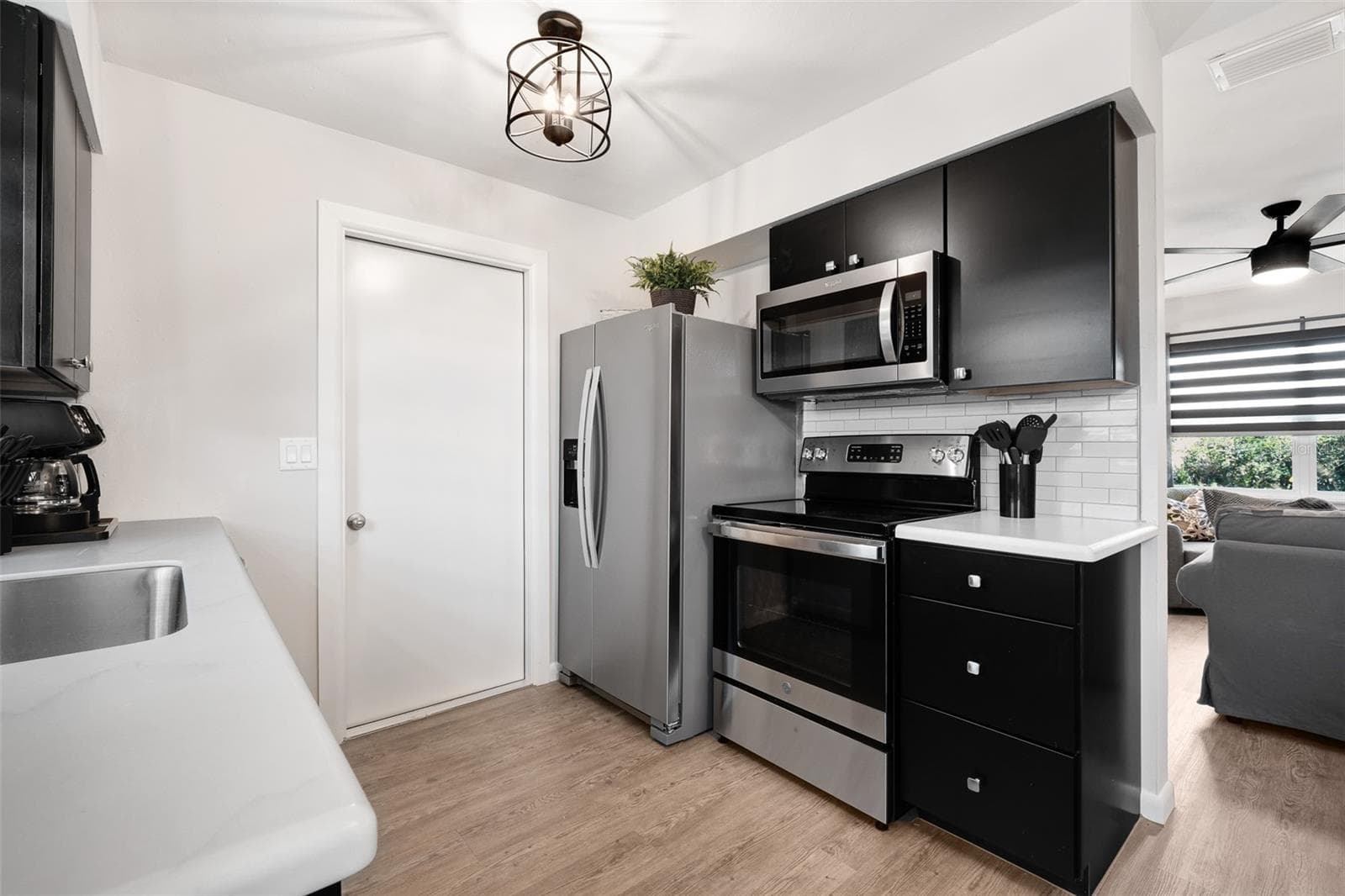 2910 Kitchen - 2910 DADE AVE, ORLANDO