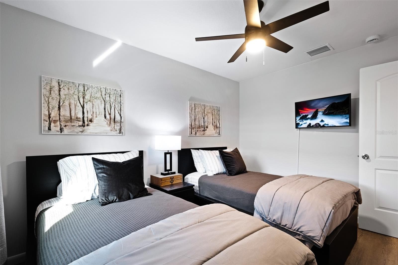 2914 2nd Bedroom - 2910 DADE AVE, ORLANDO