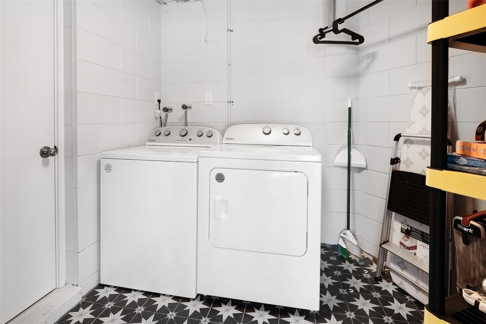 2910 Laundry - 2910 DADE AVE, ORLANDO