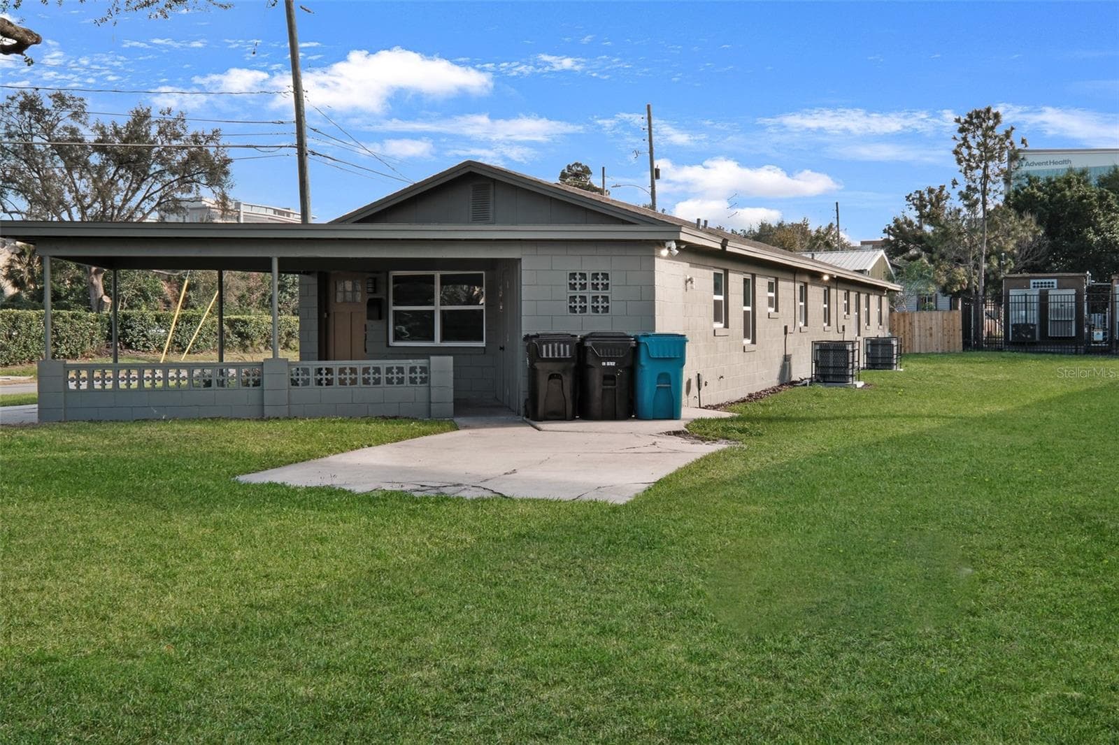 Rear and 2910 Side of Unit - 2910 DADE AVE, ORLANDO