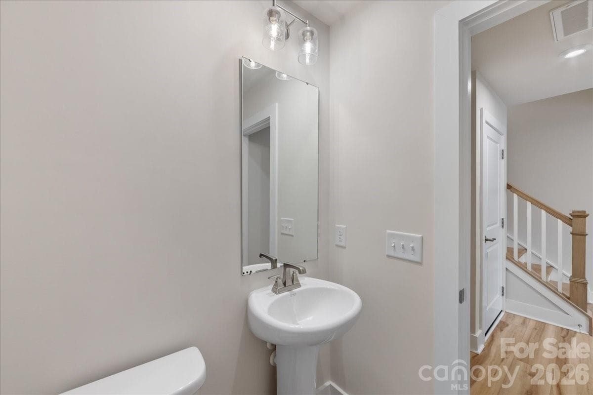 First floor powder - Charlotte