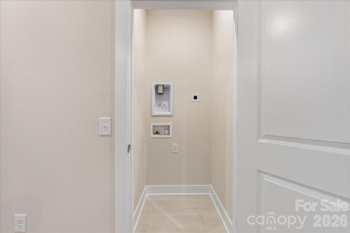 Laundry closet - Charlotte
