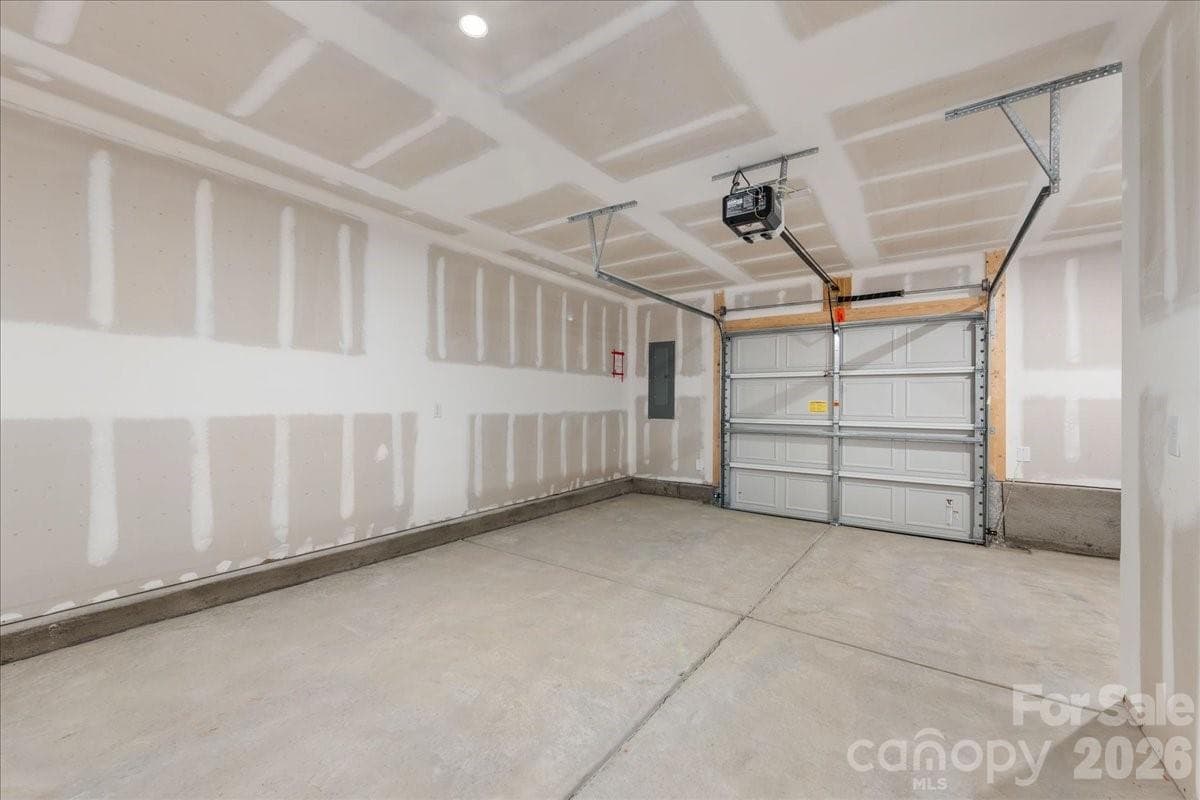 2 bay tandem garage - Charlotte