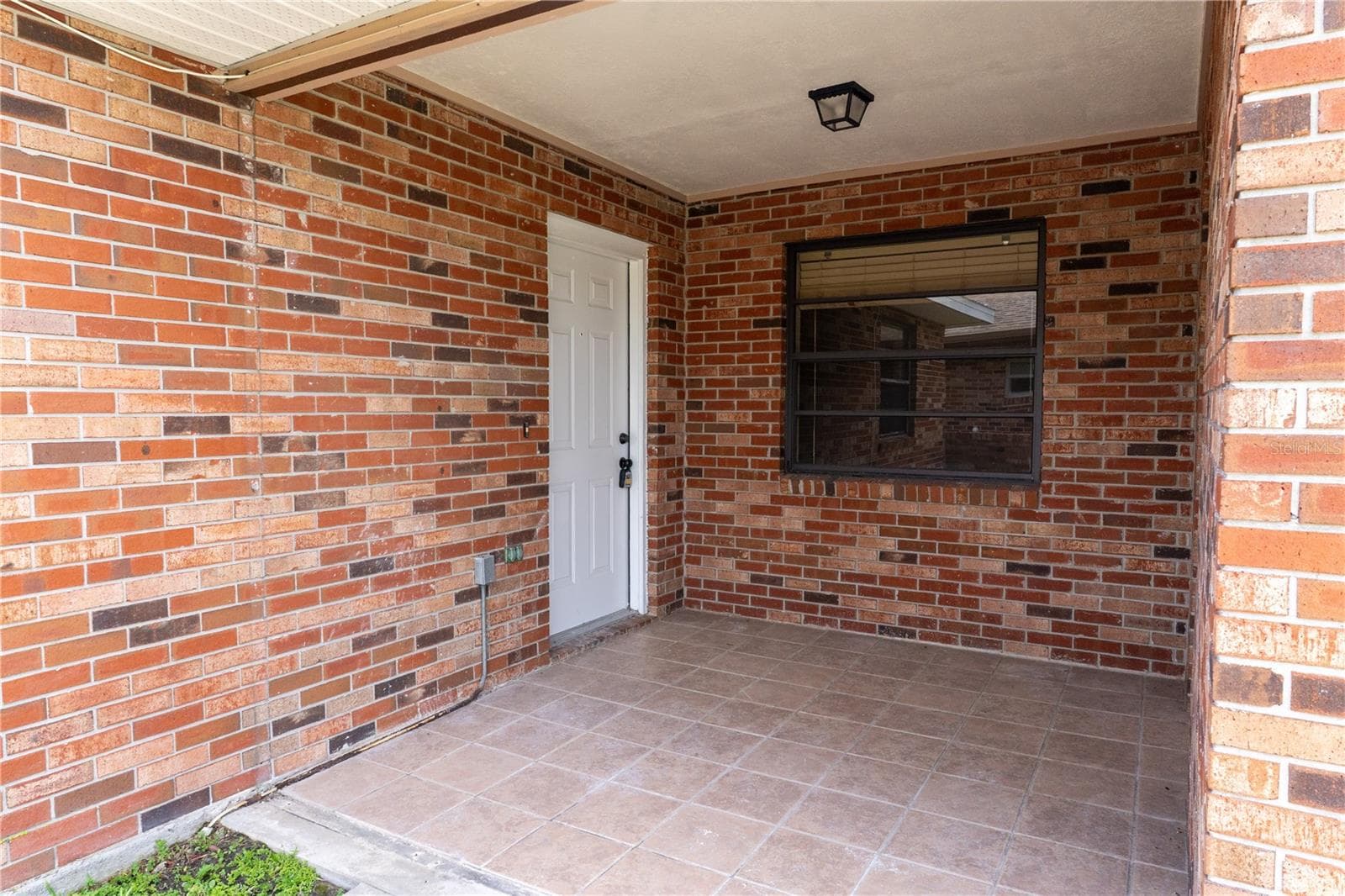 Single Family Residence at 661 LAKE CAROLYN CIR, LAKELAND, photo 2 of 48