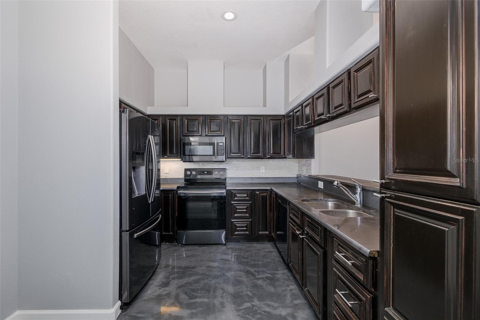 Townhouse at 2989 ESTANCIA PL, CLEARWATER, photo 10 of 45