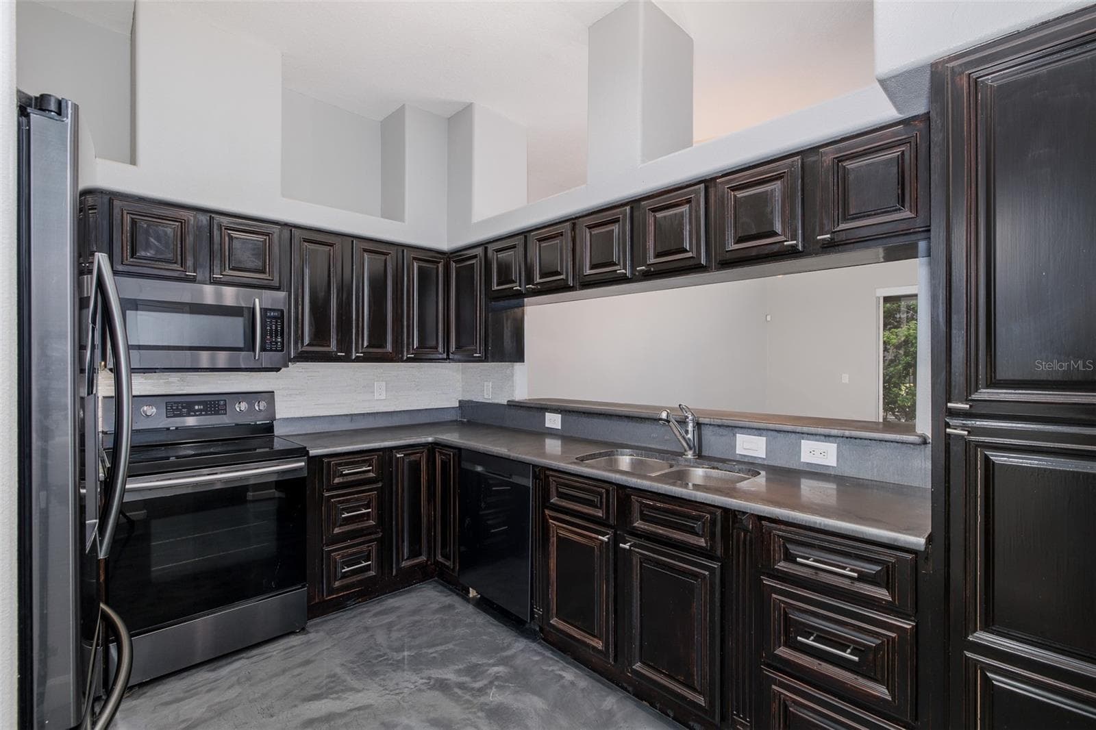 Townhouse at 2989 ESTANCIA PL, CLEARWATER, photo 11 of 45
