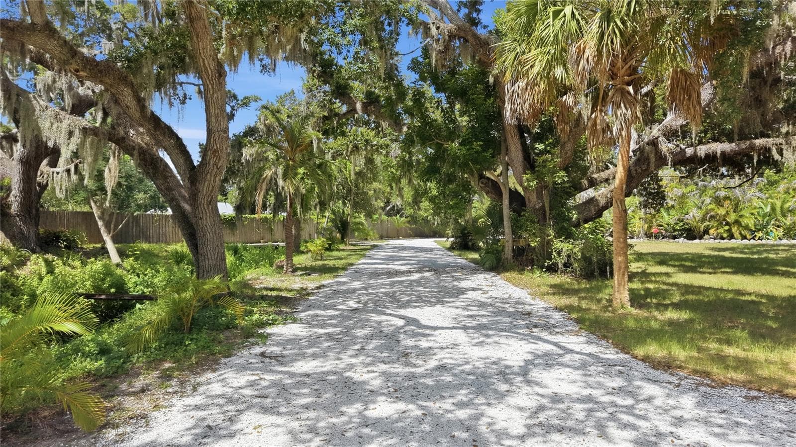 SECOND ENTRANCE TO PROPERTY - LEADS TO GUEST HOUSE #2 - 3348 ALAMO LN, SARASOTA