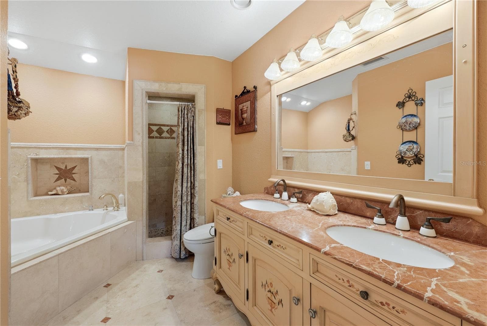 UNIT B - 3348 ALAMO LN, SARASOTA