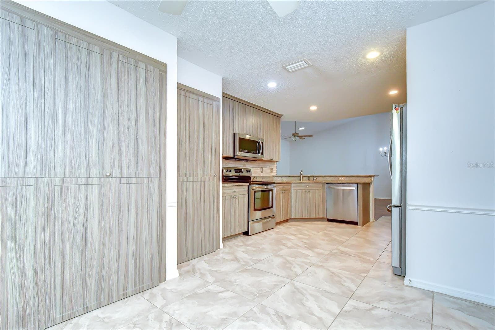 Abundant upper cabinetry maximizing storage space. - 818 MCCALLISTER AVE, SUN CITY CENTER