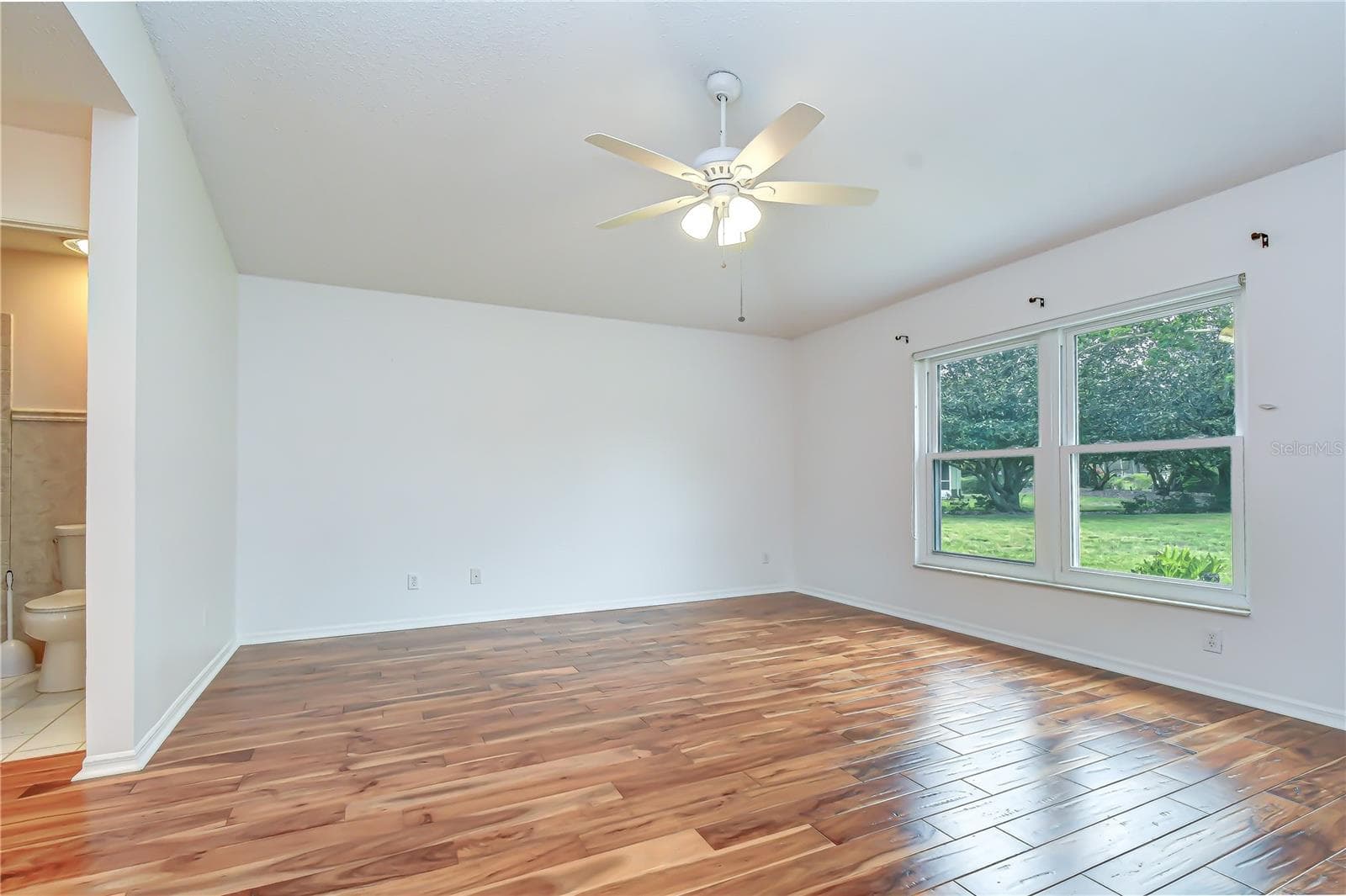 High ceilings creating a bright and airy atmosphere. - 818 MCCALLISTER AVE, SUN CITY CENTER