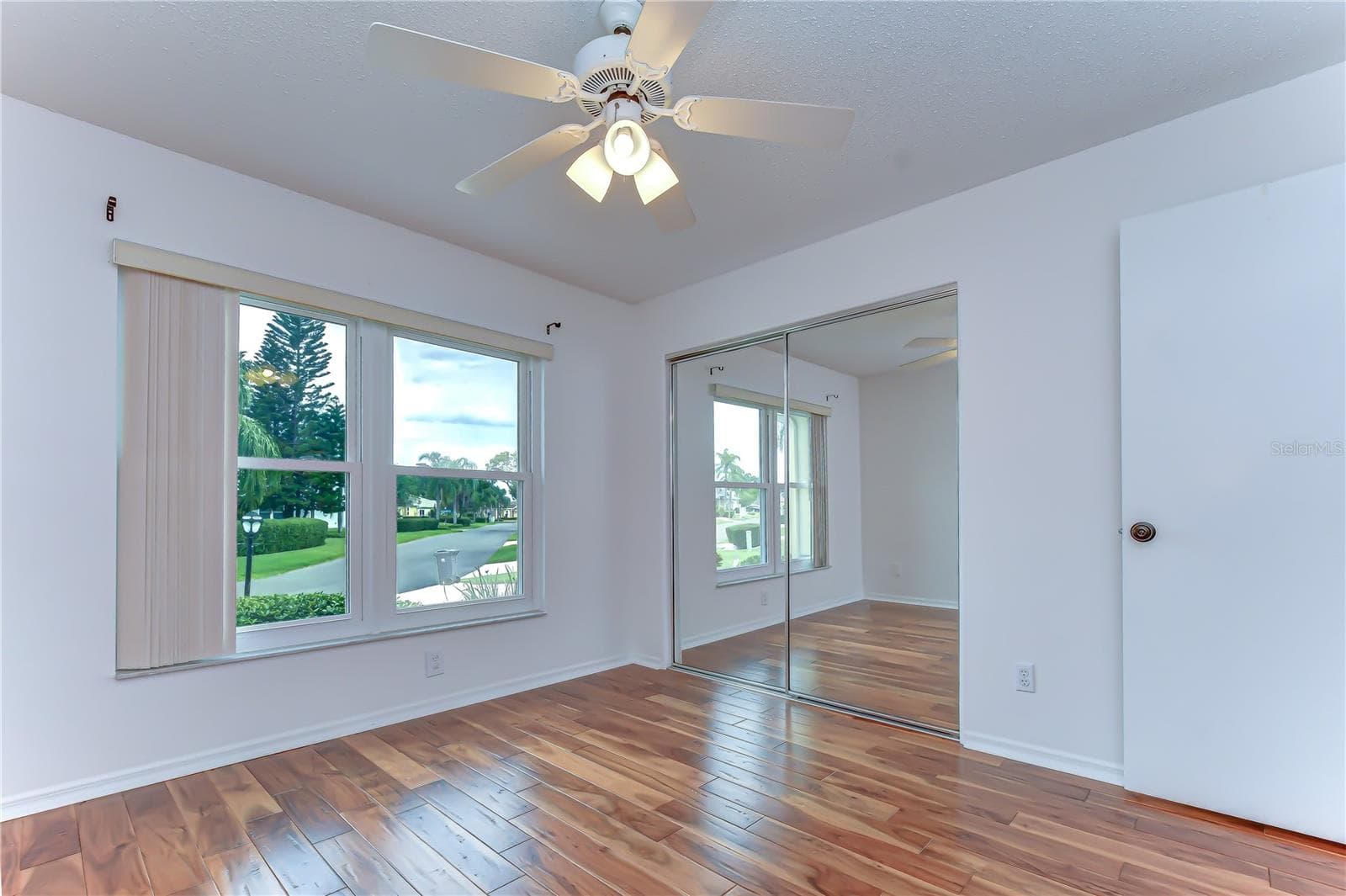 Spacious owner’s retreat designed for comfort and privacy. - 818 MCCALLISTER AVE, SUN CITY CENTER