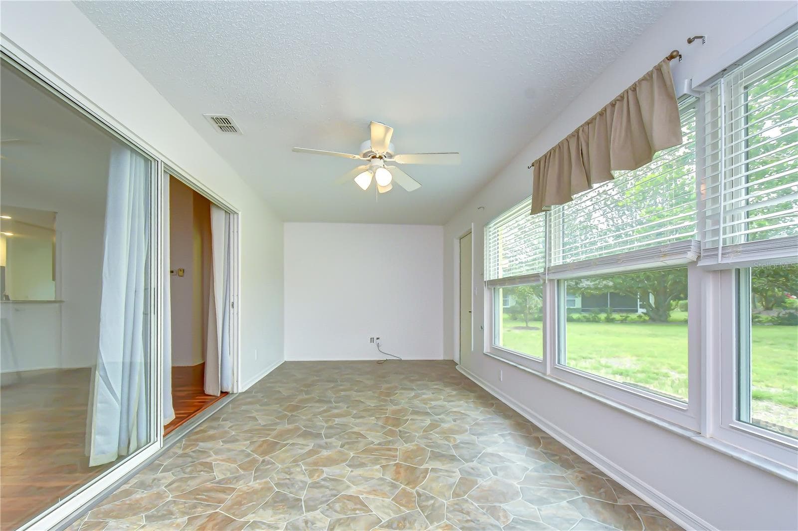Air-conditioned Florida Room providing valuable year-round living space. - 818 MCCALLISTER AVE, SUN CITY CENTER