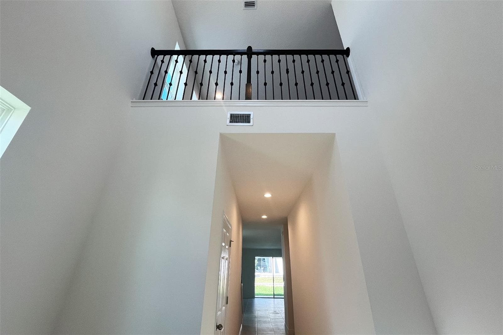 Single Family Residence at 7052 ROLLING LEAF RD, GROVELAND, photo 2 of 19