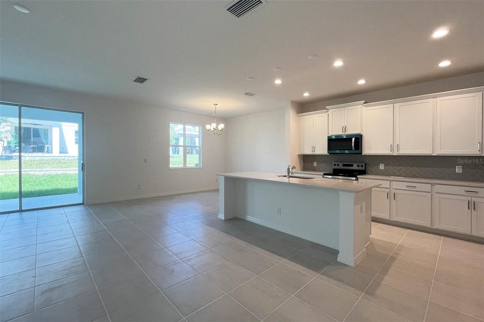 Single Family Residence at 7052 ROLLING LEAF RD, GROVELAND, photo 4 of 19