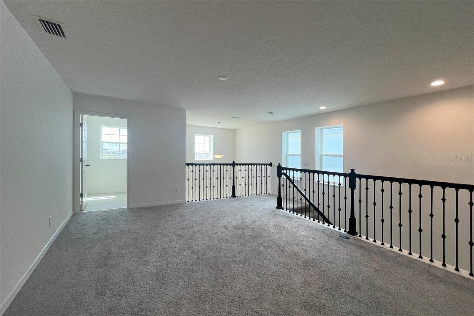 Single Family Residence at 7052 ROLLING LEAF RD, GROVELAND, photo 6 of 19