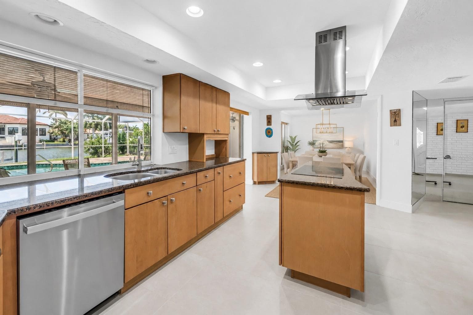 Single Family Residence at 2067 MASSACHUSETTS AVE NE, ST PETERSBURG, photo 13 of 62
