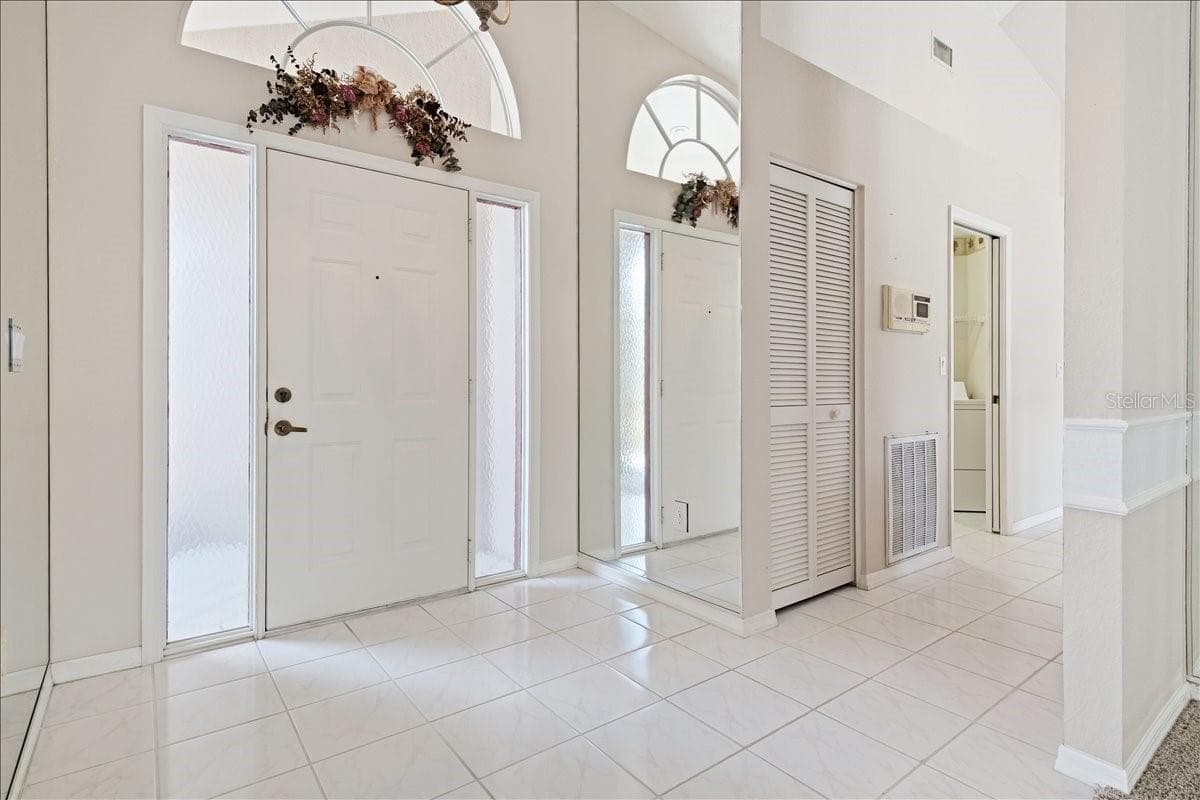 Formal entry at center of split floorplan - 7015 PLEASANT HILL RD, BRADENTON