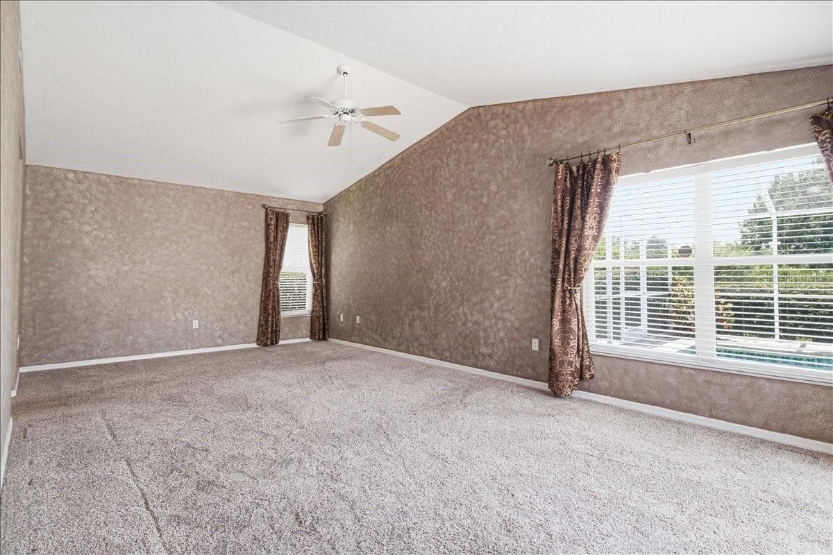 Primary bedroom accommodates large suite of furnishings - 7015 PLEASANT HILL RD, BRADENTON