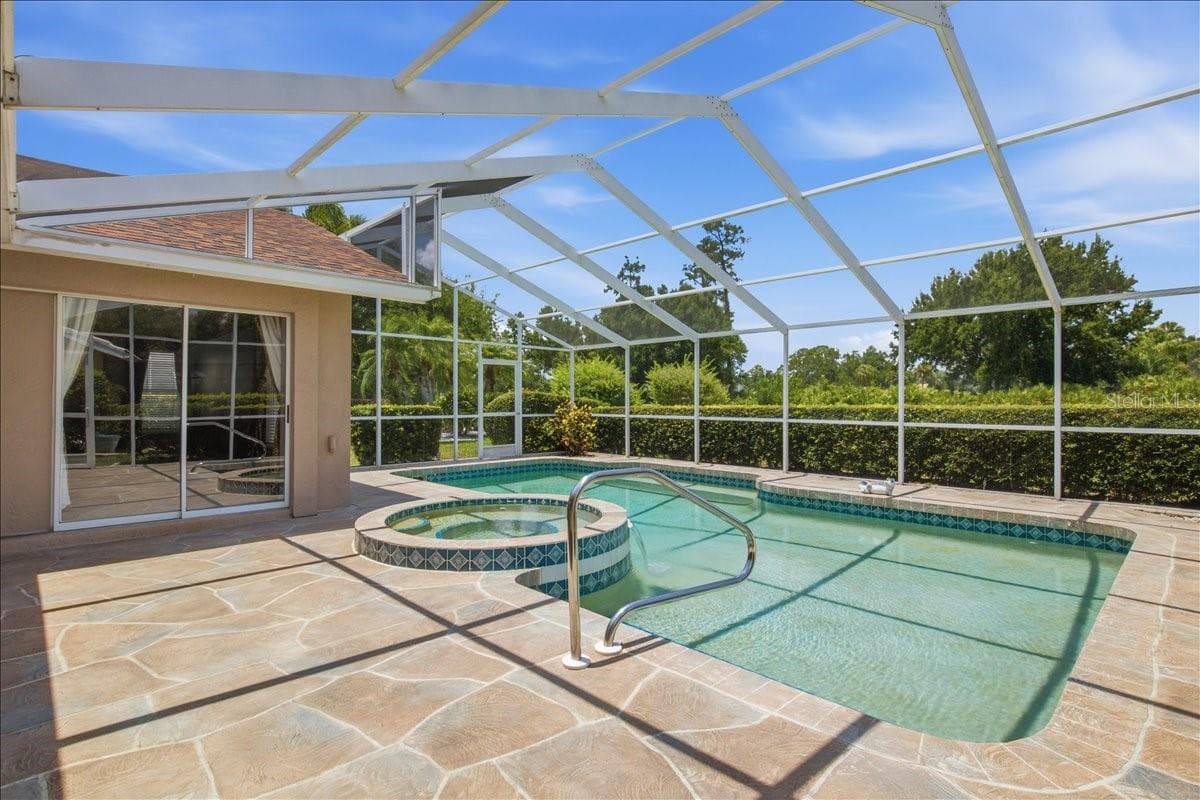 Large pool deck with pool and spa on North side of home - 7015 PLEASANT HILL RD, BRADENTON