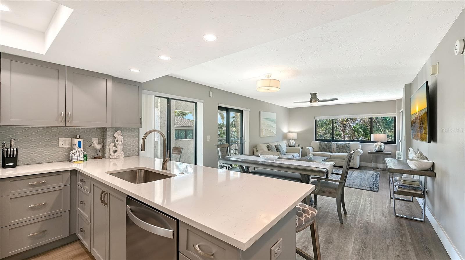Condominium at 1001 POINT OF ROCKS RD #208, SARASOTA, photo 12 of 63