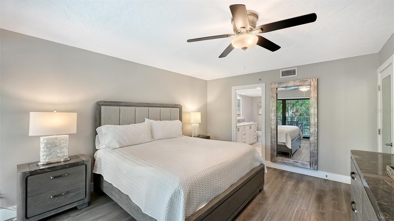 Condominium at 1001 POINT OF ROCKS RD #208, SARASOTA, photo 25 of 63